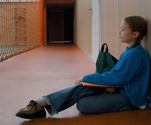 Dziecko w nowej klasie bez przyjaciół? To ważna lekcja dla ucznia