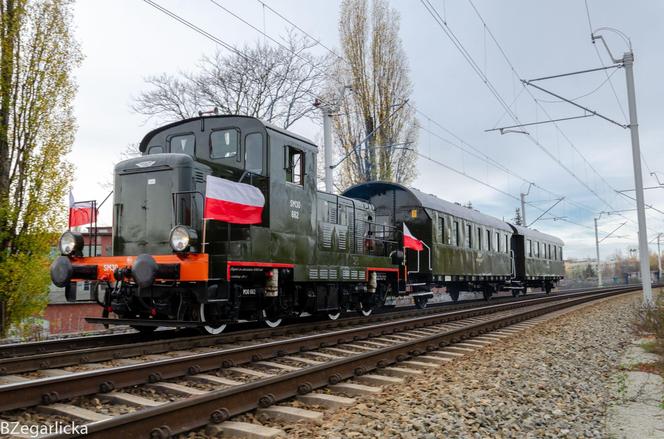 Kolejowe Zakamarki Wrocławia z okazji 11 listopada. Przejażdżka pociągiem retro po Wrocławiu 