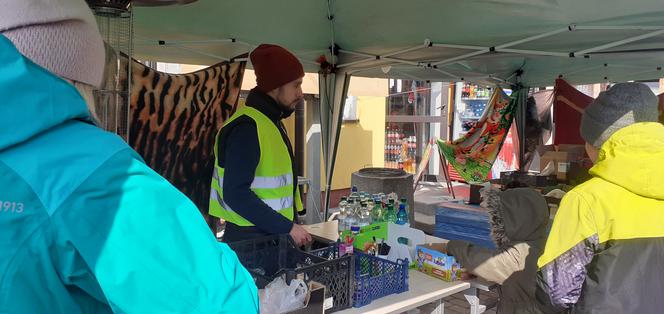 Lublin: Coraz mniej wolontariuszy, którzy pomagają uchodźcom na dworcu. Potrzebne wsparcie [GALERIA]