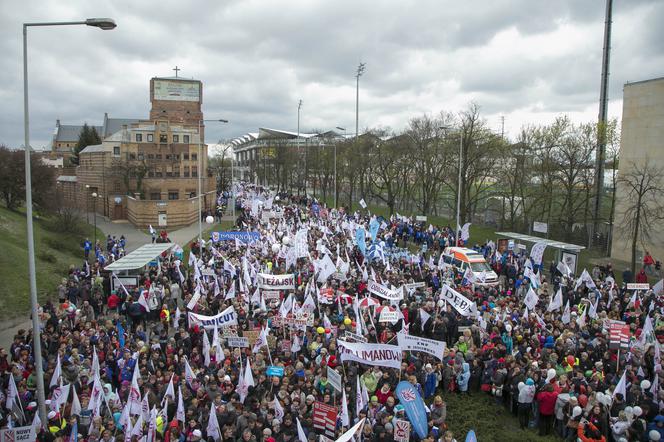 Protest nauczycieli. ZNP: Joanna robi nas w balona 