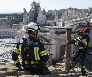 Przygotowania do konklawe 2025 w Kaplicy Sykstyńskiej