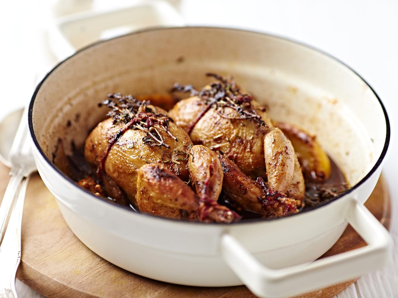 Przepiórki zawijane w słoninę lub boczek: tradycyjny przepis na przepiórki