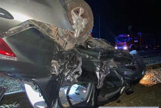 Wypadek i dachowanie na Lotniczej. Jeden kierowca nie żyje, drugi był pijany 