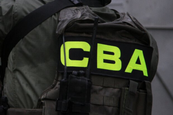 CBA zatrzymało pracownicę warszawskiego banku. W tle pranie pieniędzy