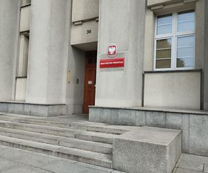 Konferencja prasowa hutników przed Ministerstwem Przemysłu w Katowicach