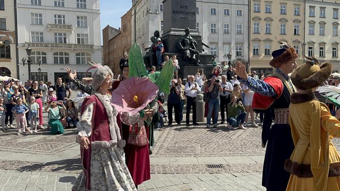 "Polonez wiosenny" na Rynku Głównym w Krakowie