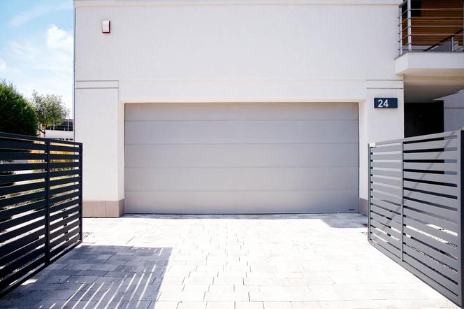 brama segmentowa do garażu dwustanowiskowego