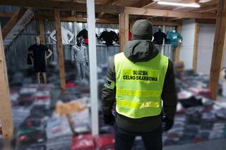 Tysiące podrobionych ubrań nie trafi na rynek. Wielka akcja KAS w Wólce Kosowskiej