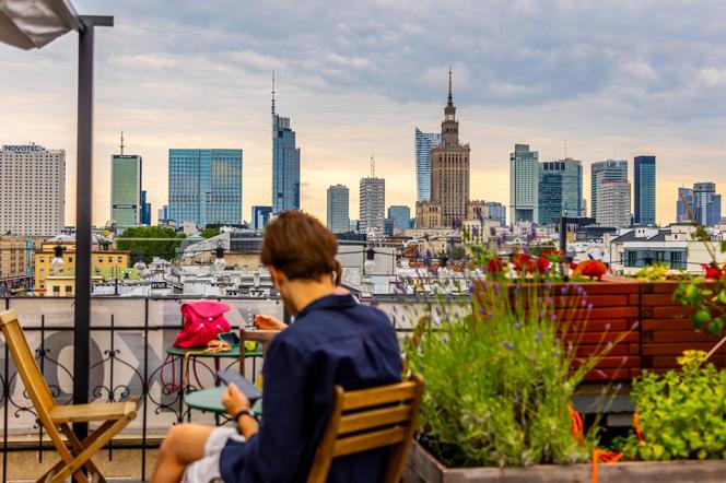 Widok z kawiarni na dachu hotelu Chopin Boutique, ul. Smolna 14 w Warszawie