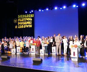 Propagowanie zdrowego stylu życia w tak wdzięcznej formie jak piosenka zyskało przez lata wielu zwolenników i co roku gromadzi chętnych do śpiewania. 