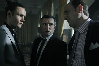 Krew z krwi 2 sezon. Wiktor (Andrzej Andrzejewski), Paweł Lipski (Adam Woronowicz), Mateusz Młody (Bartosz Gelner)