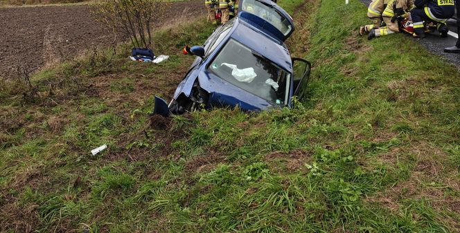 Pijany 19-latek rozbił golfa o betonowy przepust. Na pokładzie miał dwoje innych nastolatków