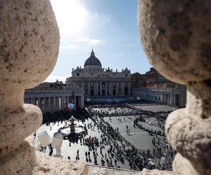 Tłumy na placu św. Piotra