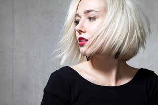 To najlepsza fryzura na wiosnę dla kobiet po 50-tce. Wraca ogromny hit z PRL-u. Dodaje pazura, a koleżanki padną z zazdrości 