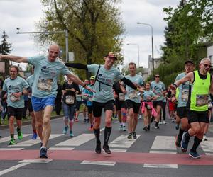 Wings for Life 2023. Tysiące biegaczy na ulicach Poznania