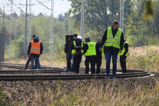 Śmiertelne potrącenie pod Radomiem. Wstrzymany ruch kolejowy i duże opóźnienia pociągów