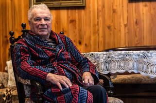  Przeniosę męża na Powązki