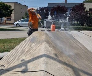 Czy nowa metoda się sprawdzi? Zakończono pierwsze prace naprawcze na Skateplazie w Lesznie