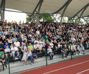 Kibice na otwarciu stadionu w Starachowicach