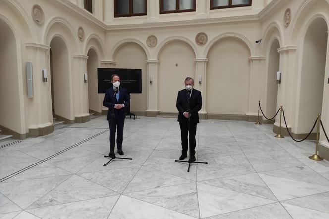 Minister kultury, dziedzictwa narodowego i sportu Piotr Gliński wizytował w weekend Muzeum Narodowe w Krakowie