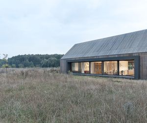 Dom typu stodoła, nieustający trend w architekturze. Zobacz 7 różnych budynków