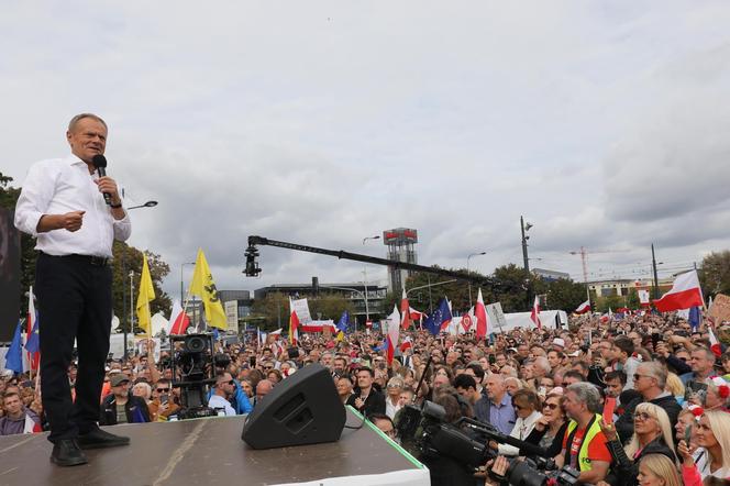 Ruszył Marsz Miliona Serc! Ogromne tłumy Polaków na ulicach Warszawy [ZDJĘCIA]