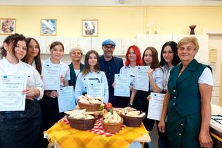 Warsztaty robienia prołzioków pod okiem KGW Joniny