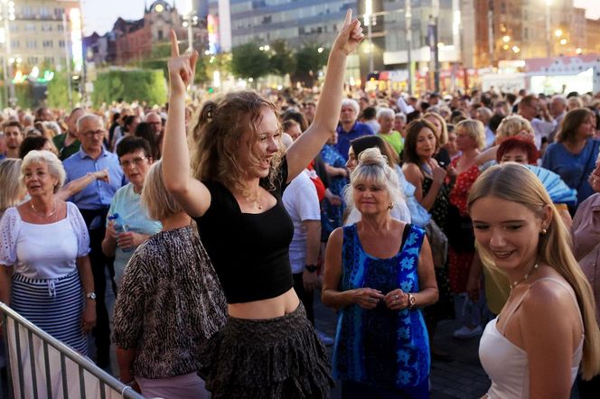 Potańcówka przed Teatrem Śląskim w Katowicach (09.08)