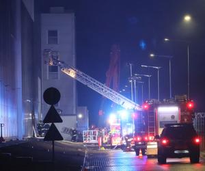 Pożar w piekarni w Małopolu. Z żywiołem walczyło 150 strażaków