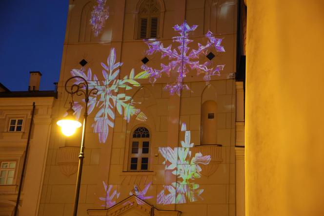 Świąteczna iluminacja ozdabia Wieżę Trynitarską w Lublinie 2023