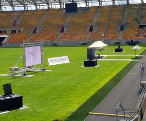 Kongres Świadków Jehowy w Białymstoku. Na stadionie miejskim tysiące uczestników [ZDJĘCIA]