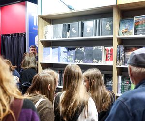 Targi Książki w Katowicach to okazja do zdobycia autografów pisarzy