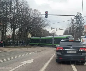 Tramwaj wypadł z szyn! Utrudnienia w Elblągu