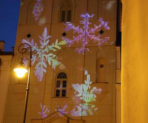 Świąteczna iluminacja ozdabia Wieżę Trynitarską w Lublinie 2023
