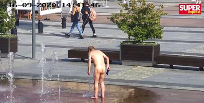 Zgorszenie w Szczecinku! Na golasa do miejskiej fontanny