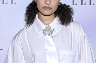 Sara James doświadczyła rasizmu