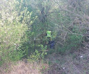 Śmietnisko opon na osiedlu w Gostyniu postrzątane 
