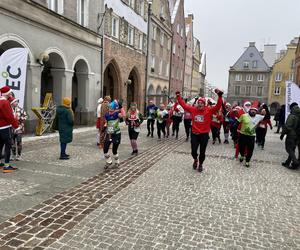 Bieg Mikołajów w Olsztynie 2023. Kilkaset osób pobiegło dla dzieci. Zobaczcie zdjęcia!