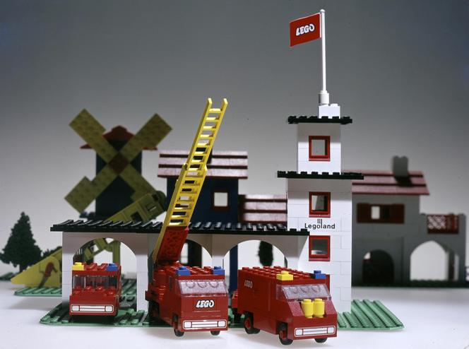 Historia LEGO