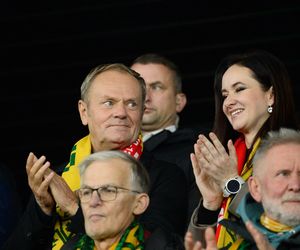 Skandaliczny transparent z Donaldem Tuskiem na meczu w Kownie