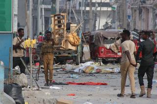 Zamachy terrorystyczne w Somalii. Co najmniej 100 osób zginęło, a blisko 300 zostało rannych