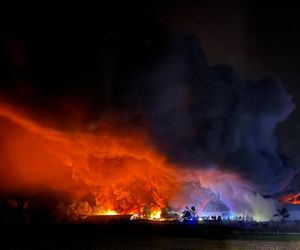 Warszawa. Pożar hal magazynowych w Kawęczynie [ZDJĘCIA]