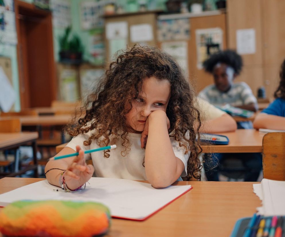 Coraz więcej rodziców wybiera podcasty dla dzieci. Korzyści dla koncentracji