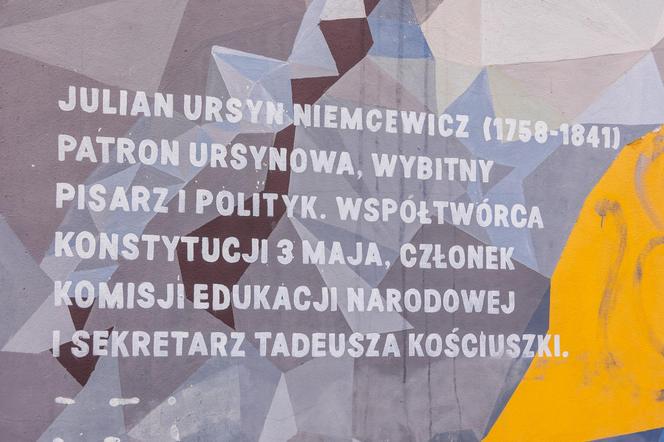 Murale ze sławnymi Polakami przy stacjach metra w Warszawie