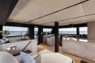 Beżowe wnętrze na jachcie