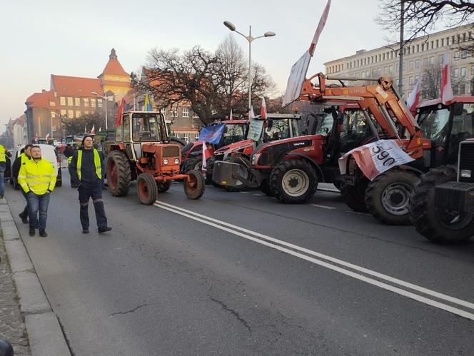 Protest rolników w Katowicach. Zablokowali centrum miasta