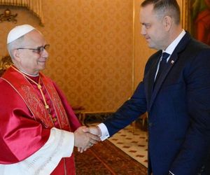 Prezydent Karol Nawrocki wraz z małżonką Martą i dwójką dzieci przybyli w piątek, 5 września do Watykanu, gdzie zostali przyjęci na audiencji przez papieża Leona XIV
