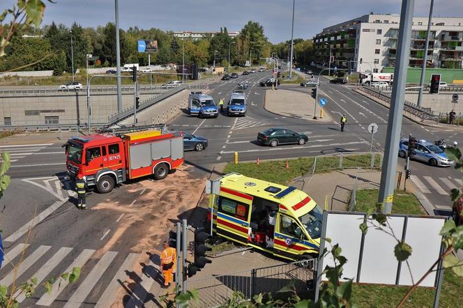 Śmiertelny wypadek z udziałem karetki! Kierowca nie miał szans