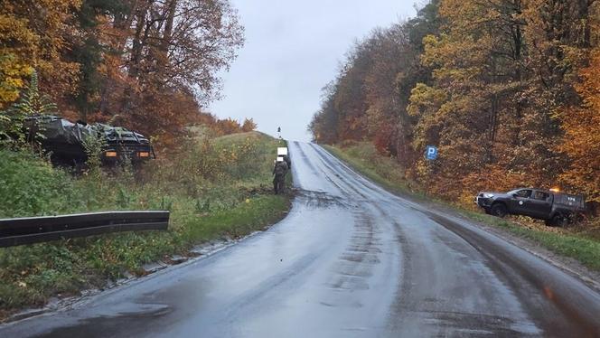 Wypadek w pobliżu Konotopu - wojskowa ciężarówka w rowie 