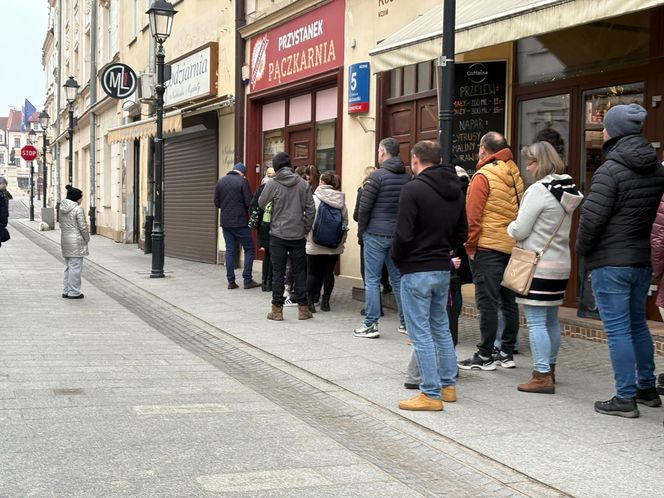 Rzeszowianie tłumnie ruszyli po pączki w Tłusty Czwartek 